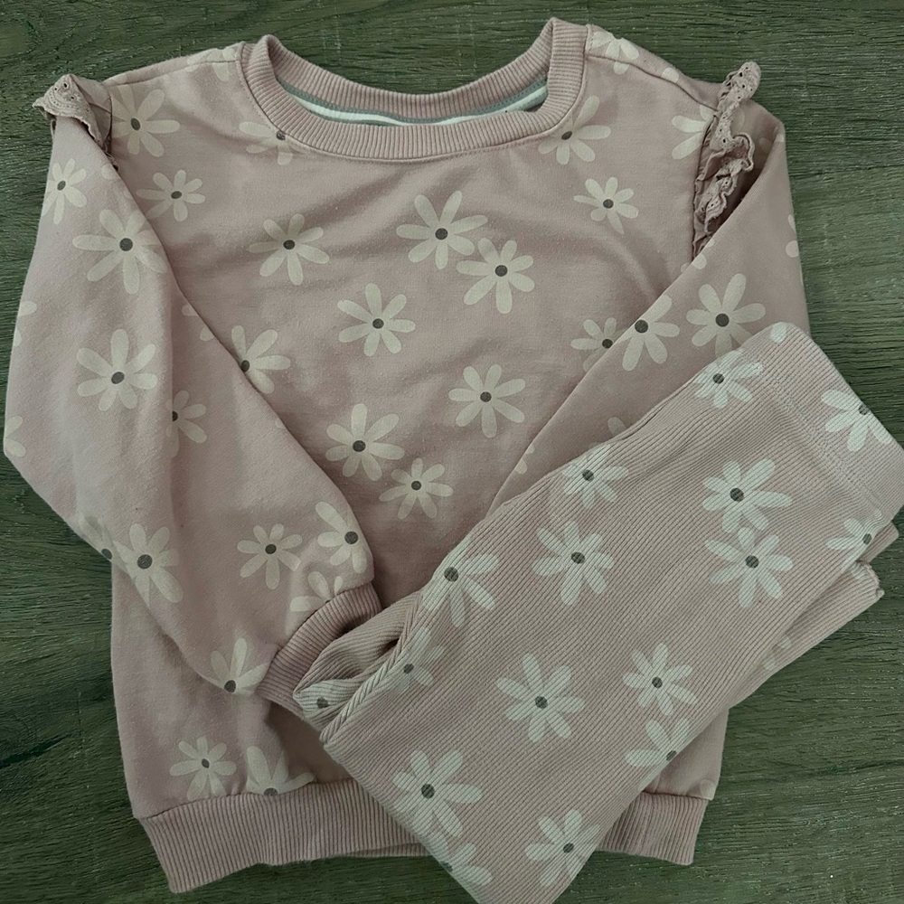 Cynthia Rowley 2 Piece Pink Floral Outfit | 4T | Sweatshirt and Pants
